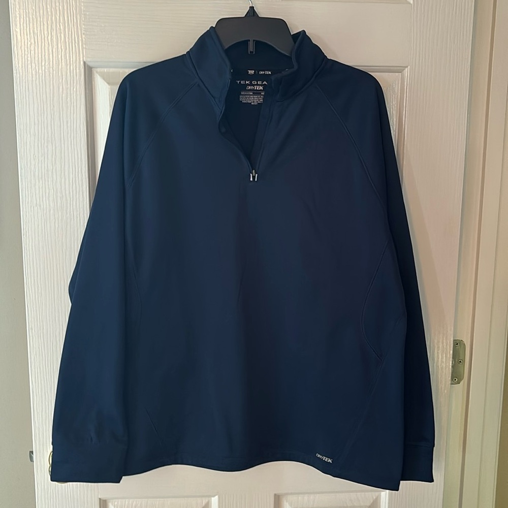 Men’s Zippered Pullover. Size Medium